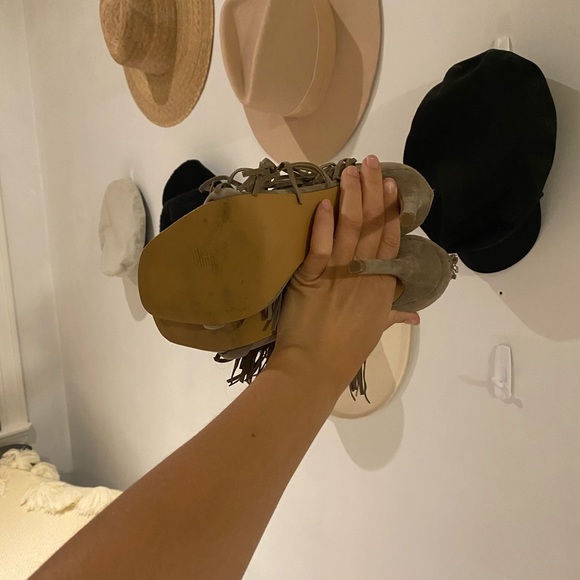 Steve Madden Fringe Taupe Heels - SIZE 9 - Picture 4 of 6